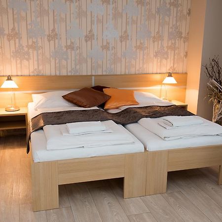 Hotel Imos Břeclav Dış mekan fotoğraf