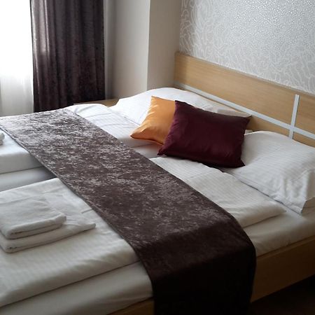 Hotel Imos Břeclav Dış mekan fotoğraf