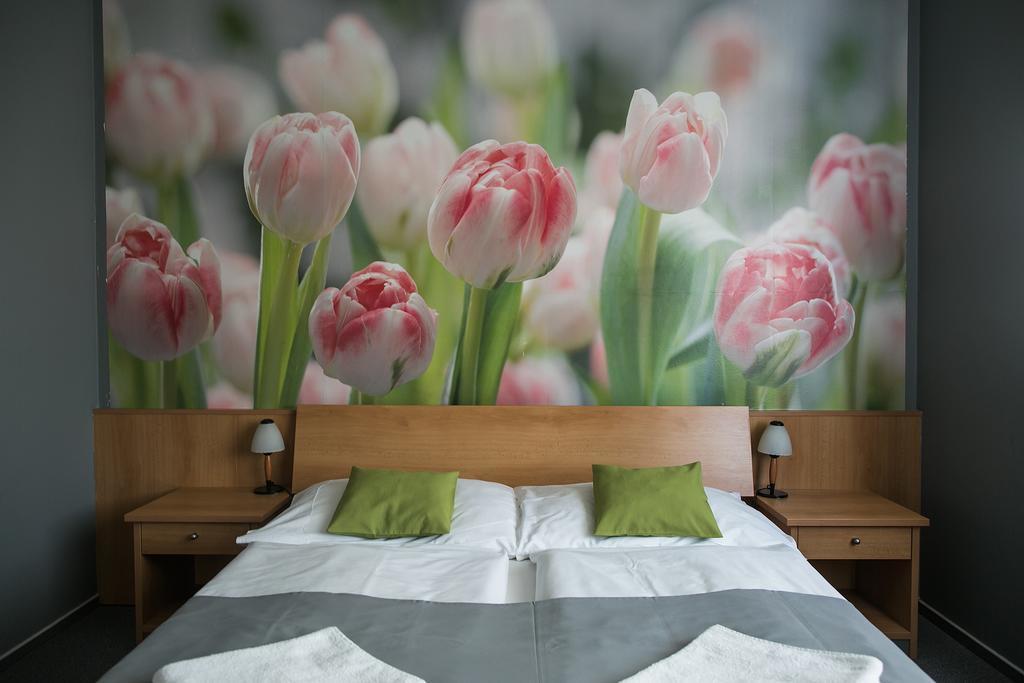 Hotel Imos Břeclav Dış mekan fotoğraf
