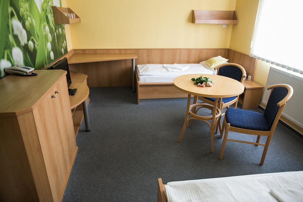 Hotel Imos Břeclav Dış mekan fotoğraf
