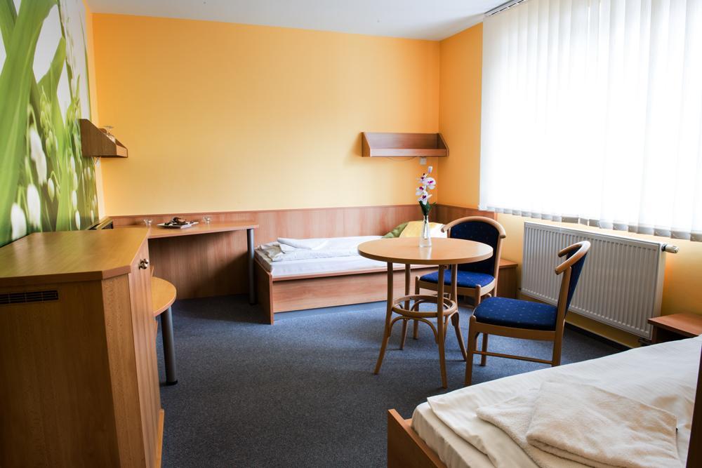 Hotel Imos Břeclav Dış mekan fotoğraf
