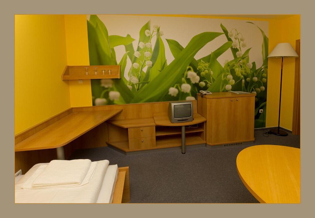 Hotel Imos Břeclav Dış mekan fotoğraf