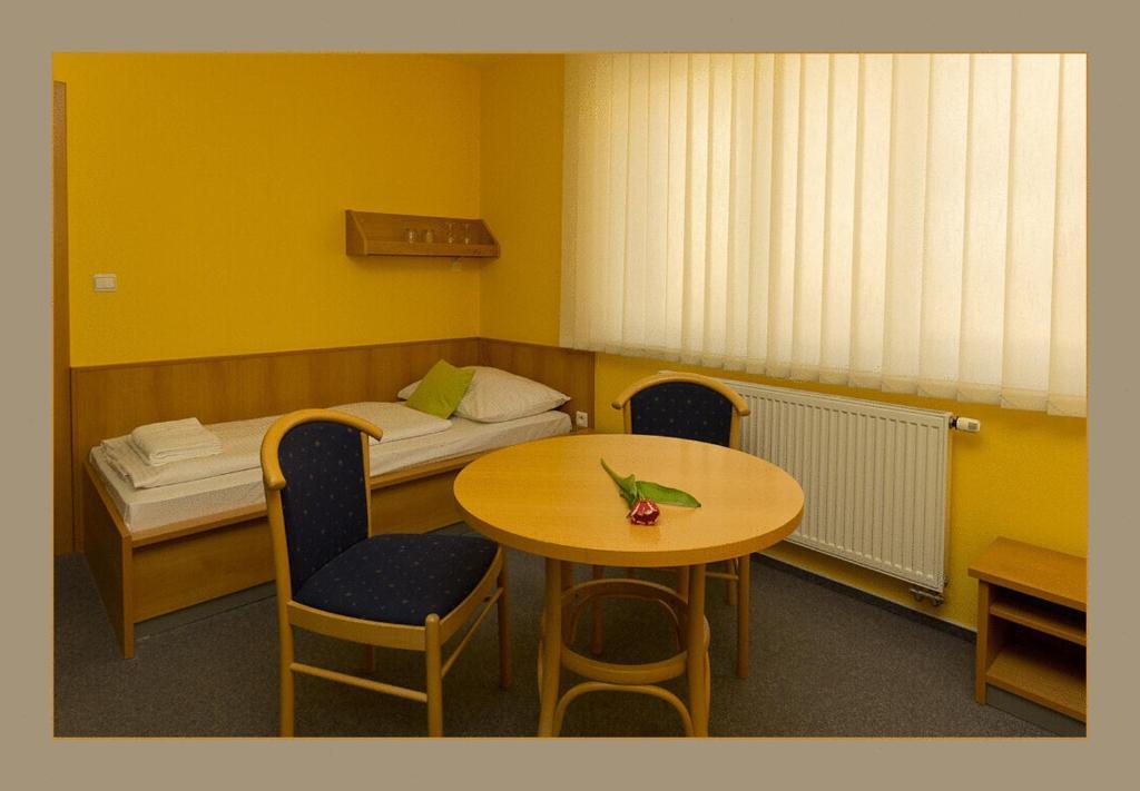 Hotel Imos Břeclav Oda fotoğraf